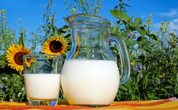 7 HEALTH BENEFITS OF MILK Milk